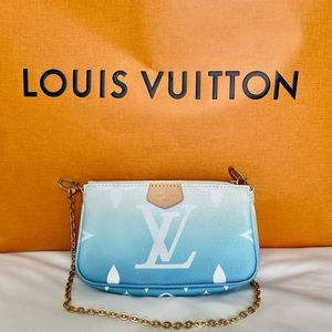*RARE* Louis Vuitton collectible small shoulder bag